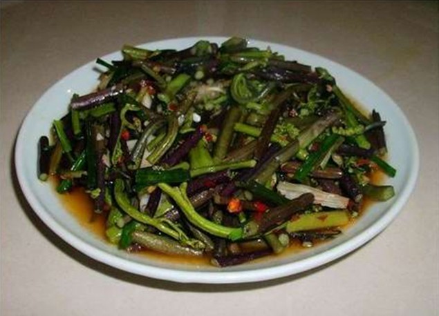 腊肉炒水蕨