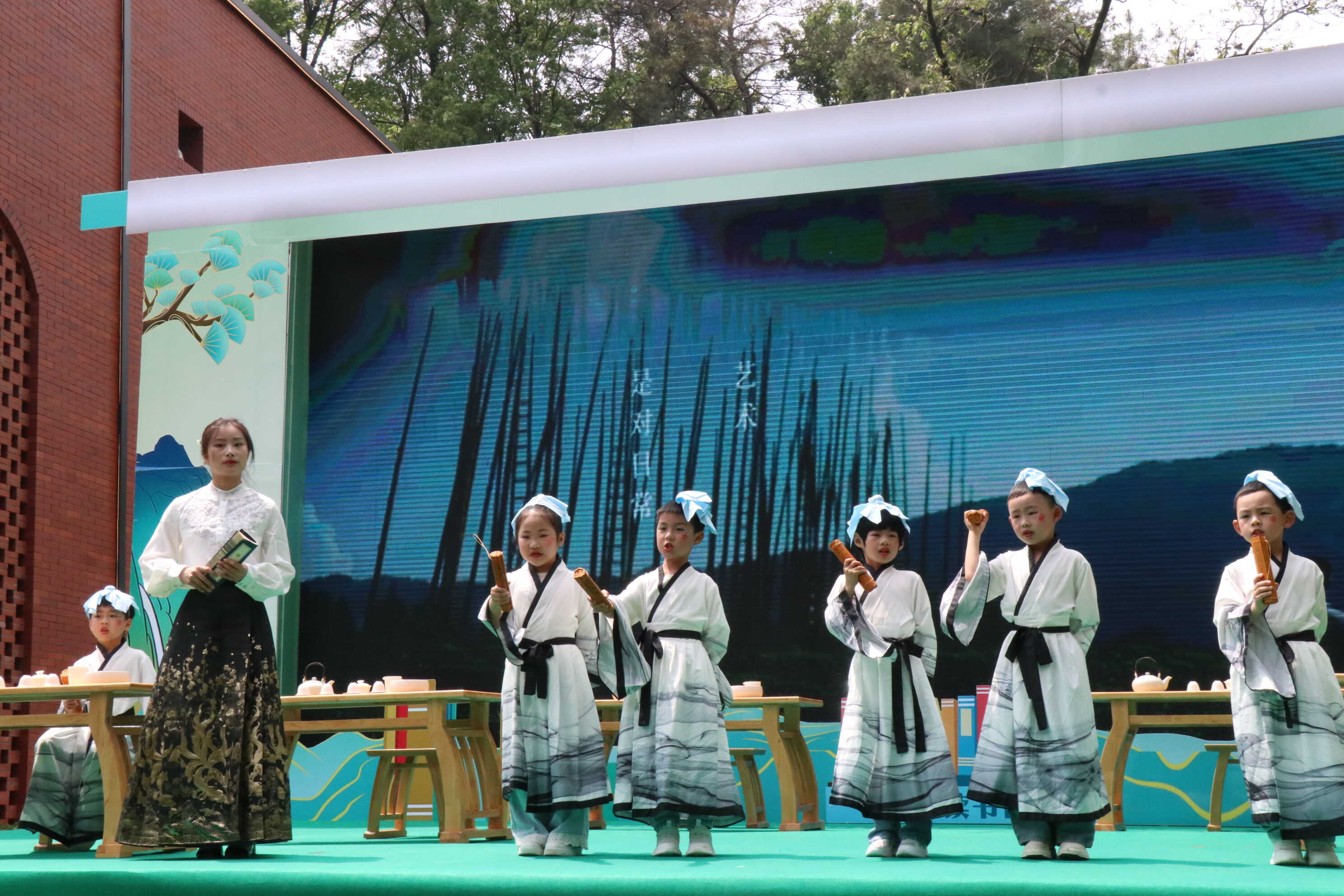 浮梁萌娃演绎《书芽萌绽 茶话浮梁》点亮世界读书日