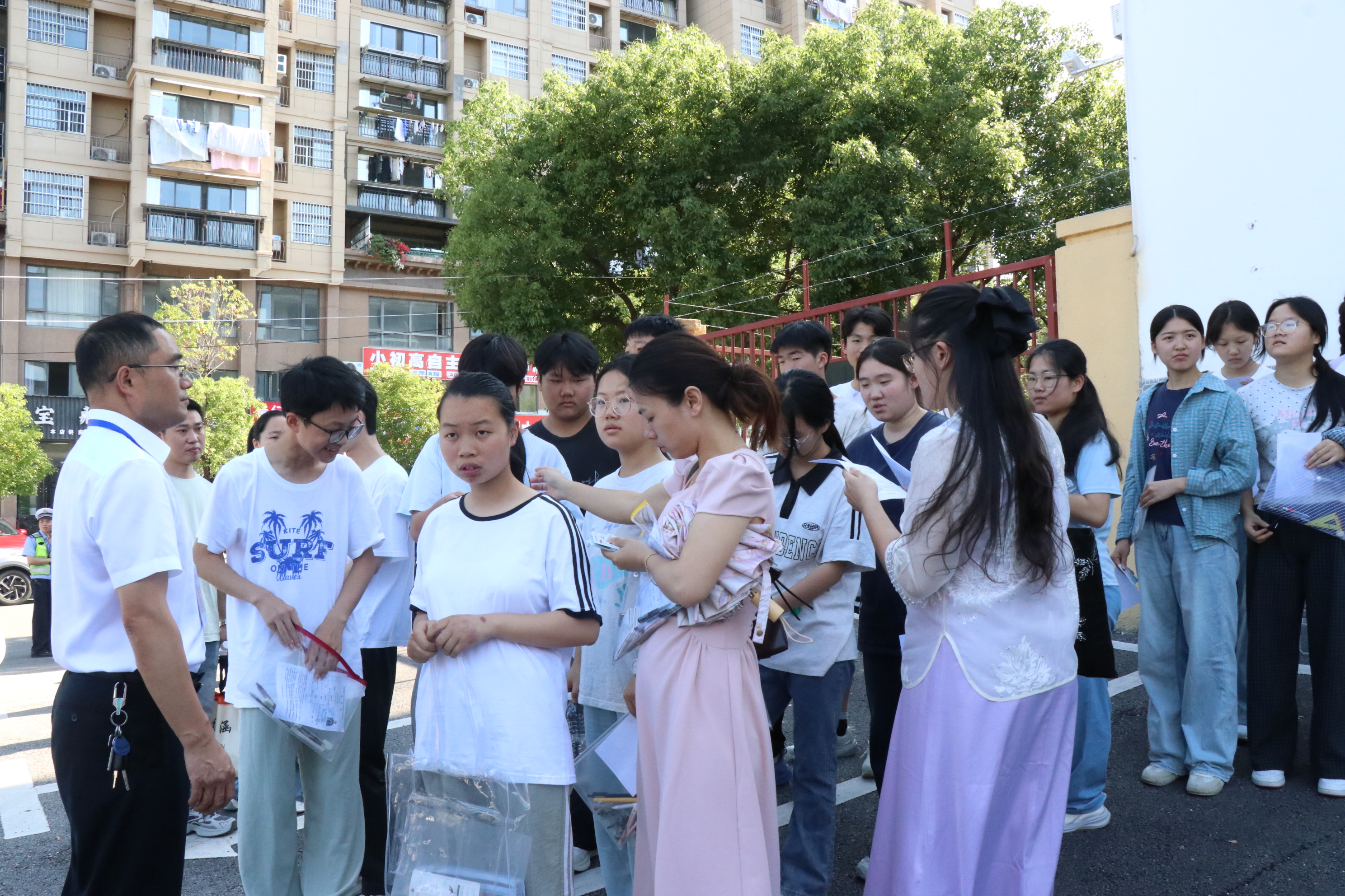 直击中考首日：浮梁3050名学子从容赴考